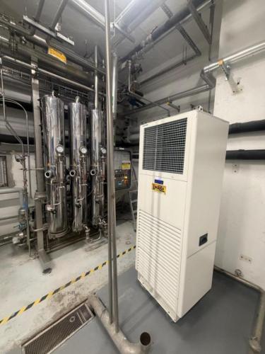 Location armoire de climatisation pour l'industrie pharmaceutique : sécuriser un local vapeur sans surdimensionner